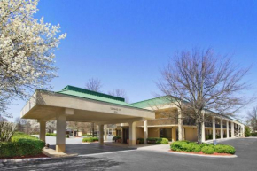 Гостиница Howard Johnson by Wyndham Greensboro Near the Coliseum  Гринсборо
